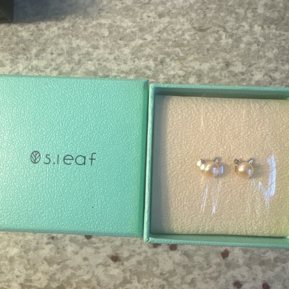 Pearl Cat Earrings